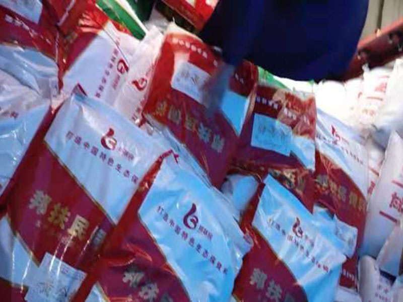 邦扶民飼料發(fā)貨現(xiàn)場